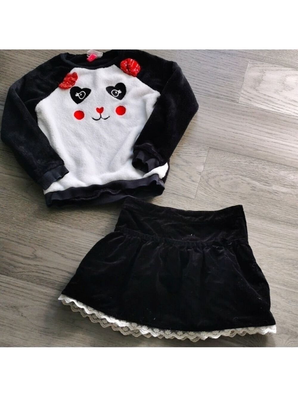 Stylish velour girls skirt & Penelope Mack festive sweater. EUC size 6X & 8